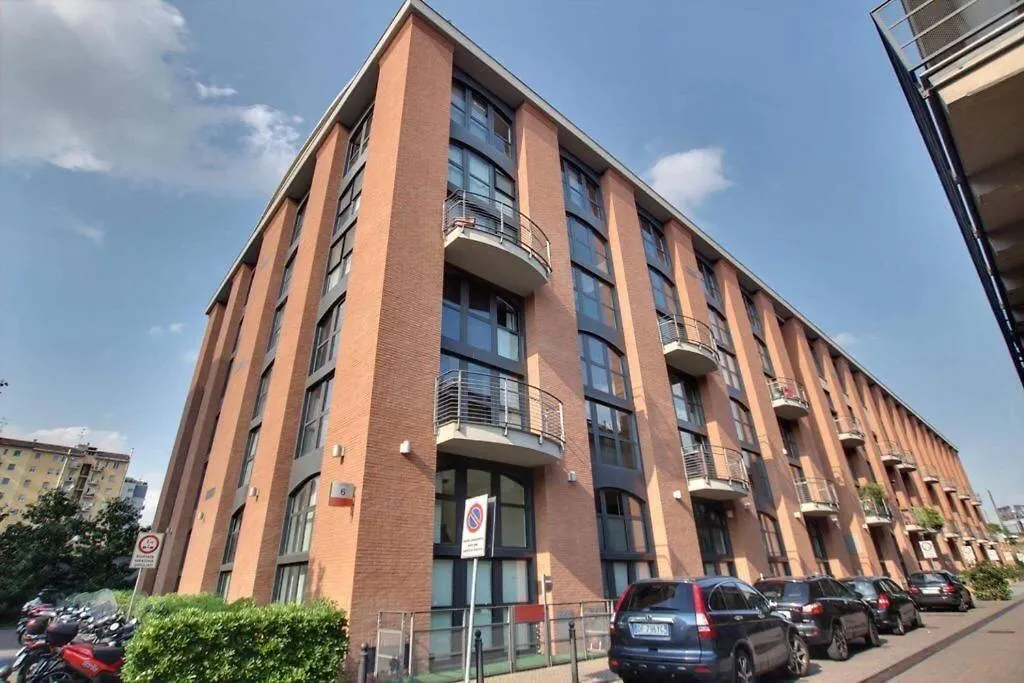 Milan Design Loft - 5 Mins From Fondazione Pradaアパートメント イタリア