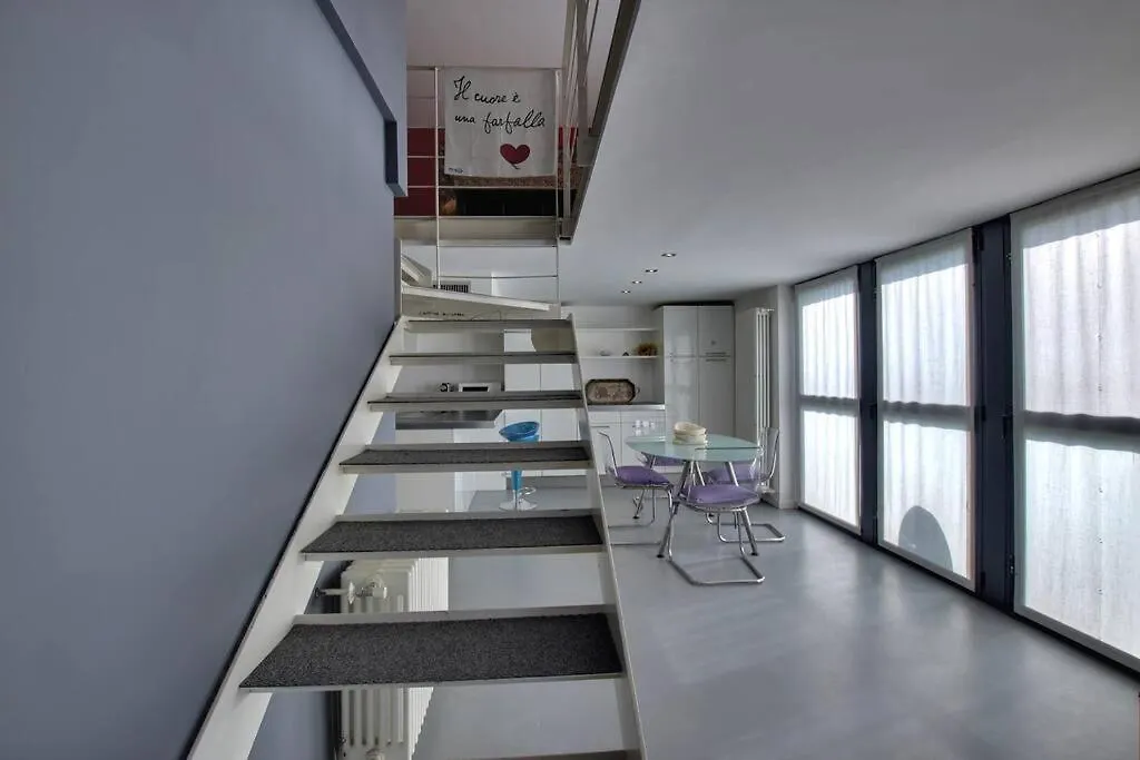 Milan Design Loft - 5 Mins From Fondazione Pradaアパートメント 0*,  イタリア