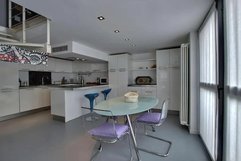 Milan Design Loft - 5 Mins From Fondazione Pradaアパートメント イタリア