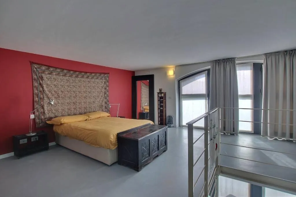 Milan Design Loft - 5 Mins From Fondazione Pradaアパートメント イタリア