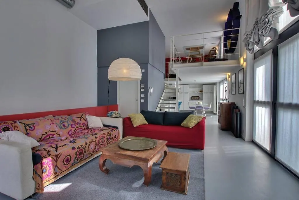Milan Design Loft - 5 Mins From Fondazione Pradaアパートメント 0*,  イタリア